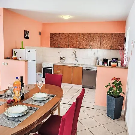 - Lucija Hébergement de vacances *