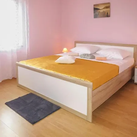 - Lucija Hébergement de vacances *