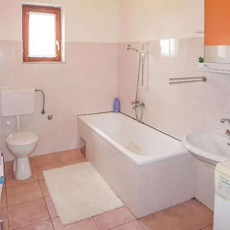 - Lucija * מסלניקה