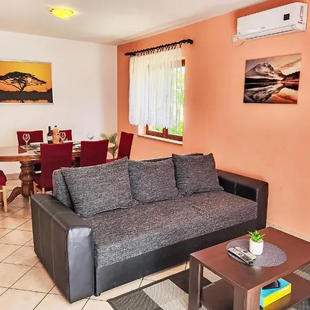 - Lucija * מסלניקה